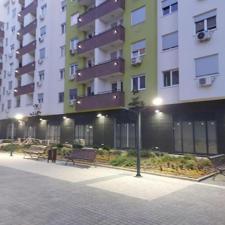 Center Firefly Gardens Apartment Novi Sad Eksteriør billede