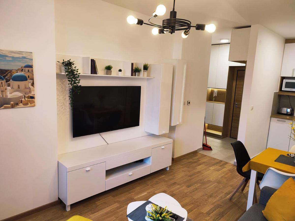 Center Firefly Gardens Apartment Novi Sad Eksteriør billede
