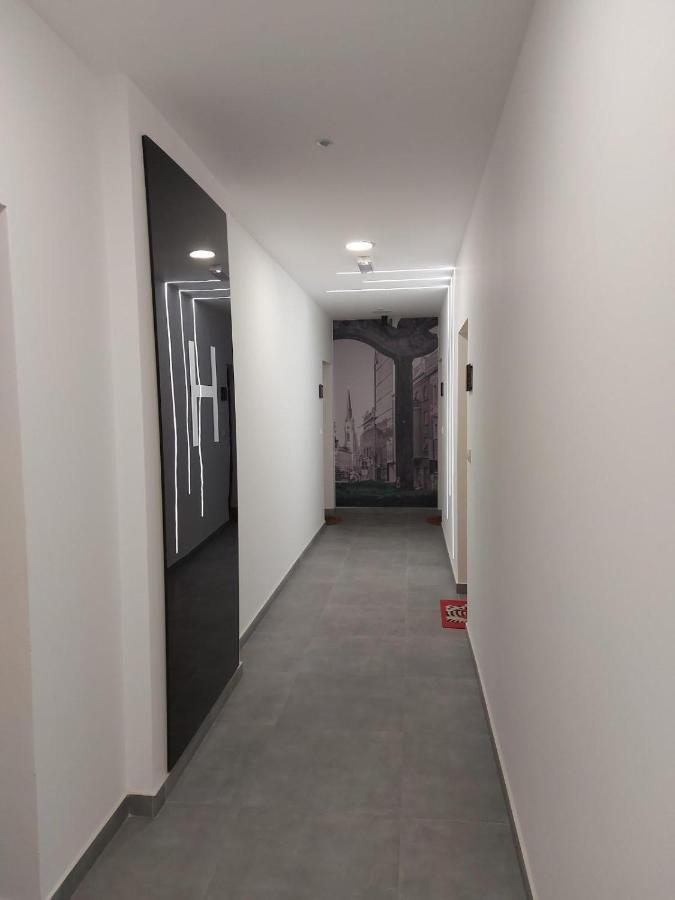 Center Firefly Gardens Apartment Novi Sad Eksteriør billede